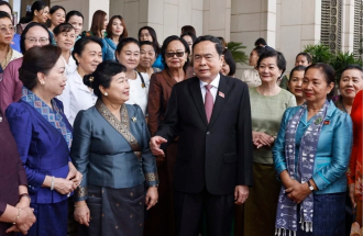 Top legislator receives delegations of Lao, Cambodian women’s unions